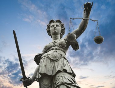 «Μπρα-ντε-φερ» Κυβέρνησης και Δικαστικού Σώματος για την αναθεώρηση του Συντάγματος και τον ρόλο της Δικαιοσύνης